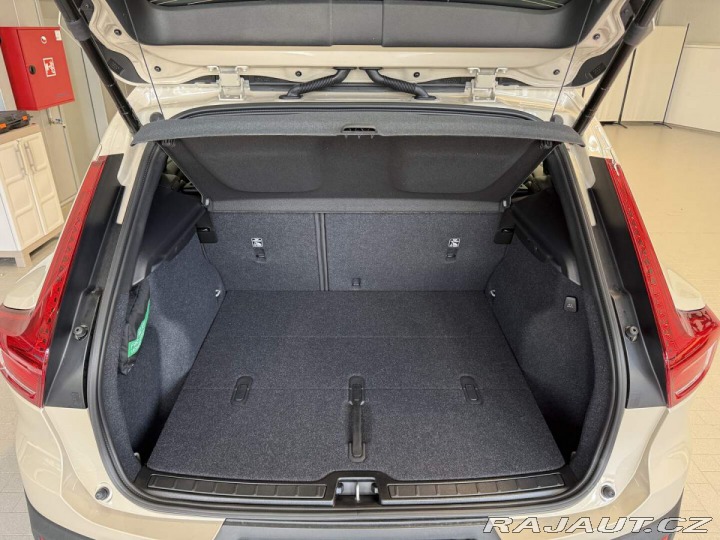 Volvo XC40 B3 2.0L 163 HP AT7 FWD CO 2026