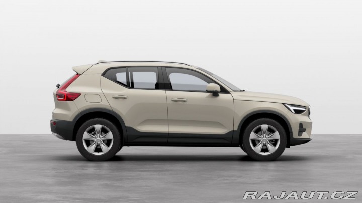 Volvo XC40 B3 2.0L 163 HP AT7 FWD CO 2026