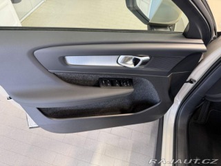 Volvo XC40 B3 2.0L 163 HP AT7 FWD CO 2026