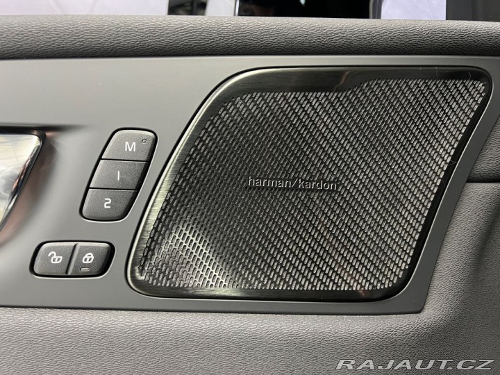 Volvo XC60 T8 AWD R-DESIGN, WEBASTO, 2020