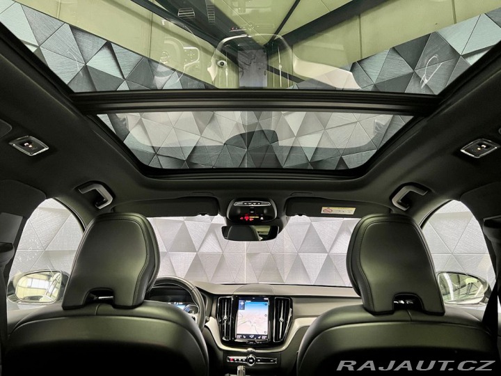 Volvo XC60 T8 AWD R-DESIGN, WEBASTO, 2020