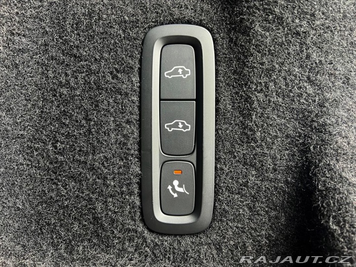 Volvo XC60 T8 AWD R-DESIGN, WEBASTO, 2020