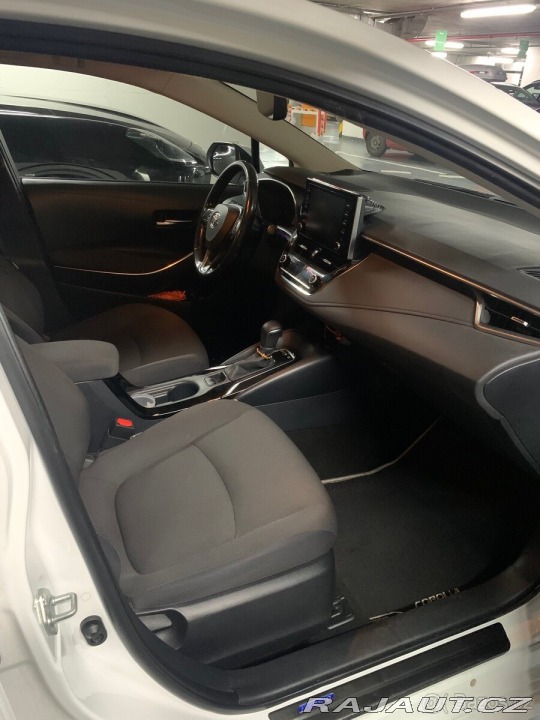 Toyota Corolla 1,8   Hybrid 1.majitel 2020