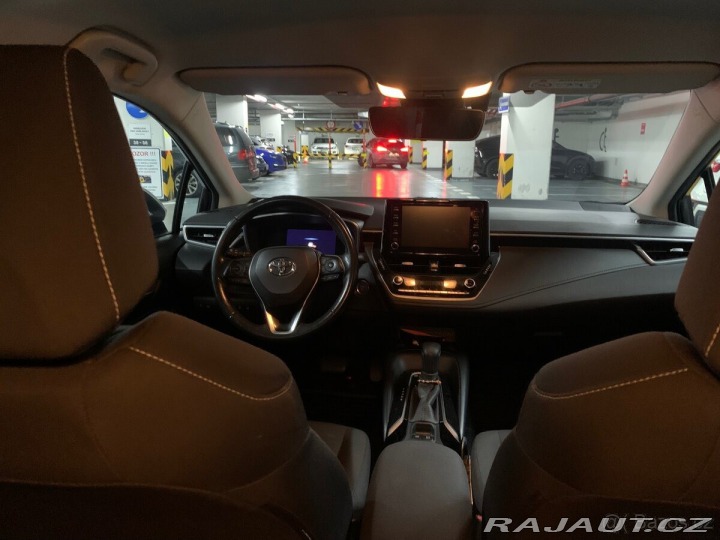 Toyota Corolla 1,8   Hybrid 1.majitel 2020