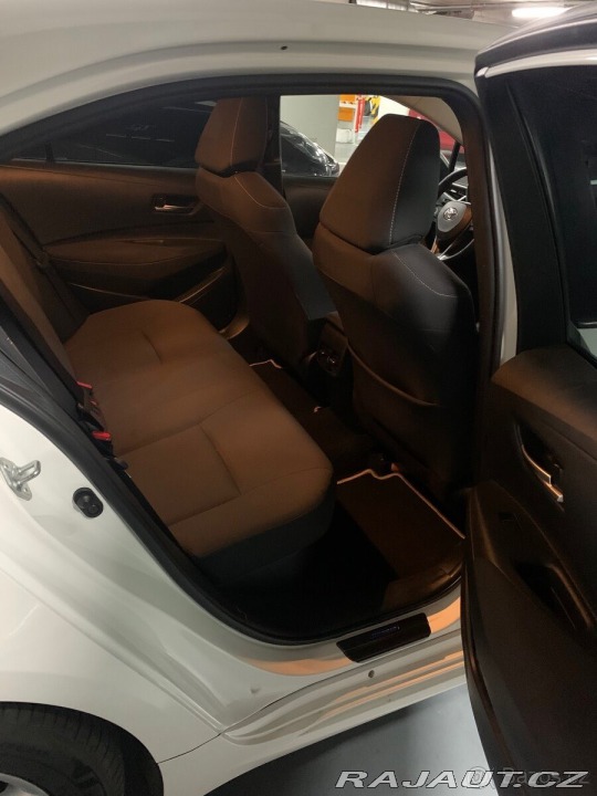 Toyota Corolla 1,8   Hybrid 1.majitel 2020
