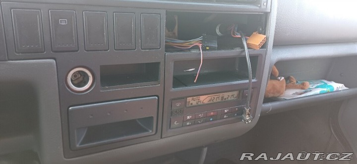 Volkswagen Caravelle 2,5   T4 tdi 75kw long 1800