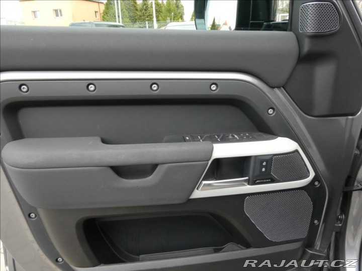 Land Rover Defender 3,0 D250 X-Dyn SE,1.maj,Č 2023