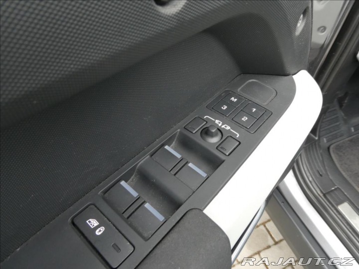 Land Rover Defender 3,0 D250 X-Dyn SE,1.maj,Č 2023
