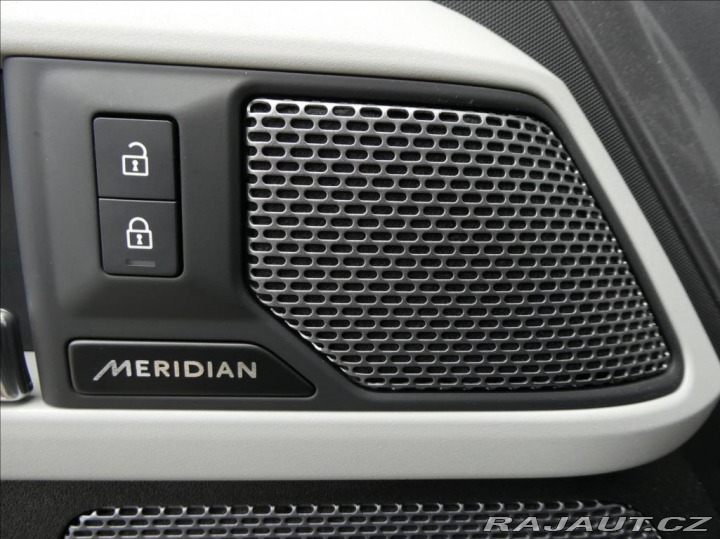 Land Rover Defender 3,0 D250 X-Dyn SE,1.maj,Č 2023