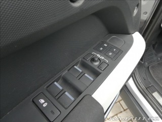 Land Rover Defender 3,0 D250 X-Dyn SE,1.maj,Č 2023