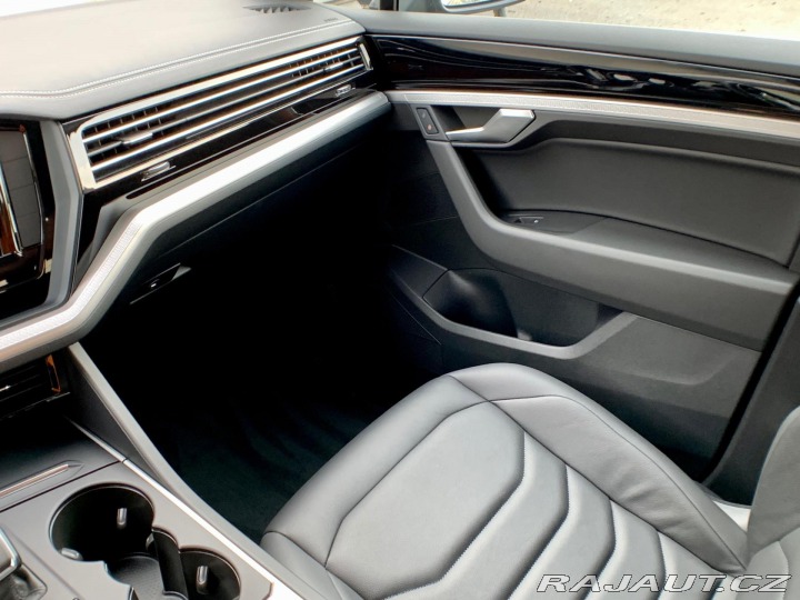 Volkswagen Touareg 3.0 TDI kůže VZDUCH Tažné 2020