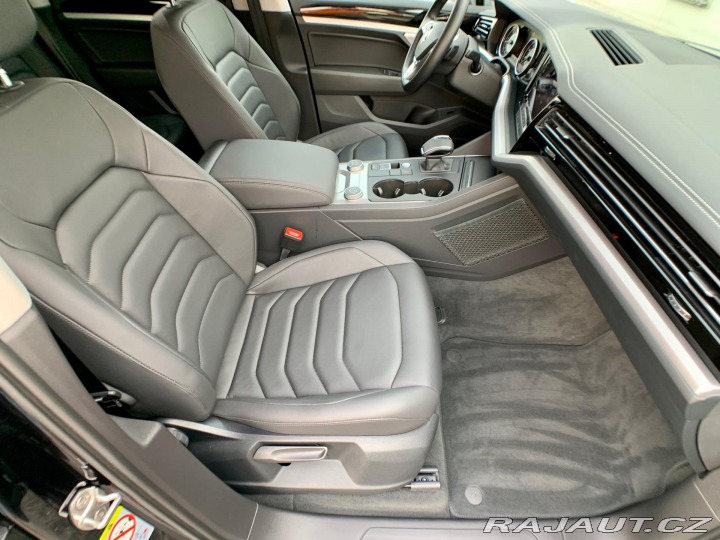 Volkswagen Touareg 3.0 TDI kůže VZDUCH Tažné 2020