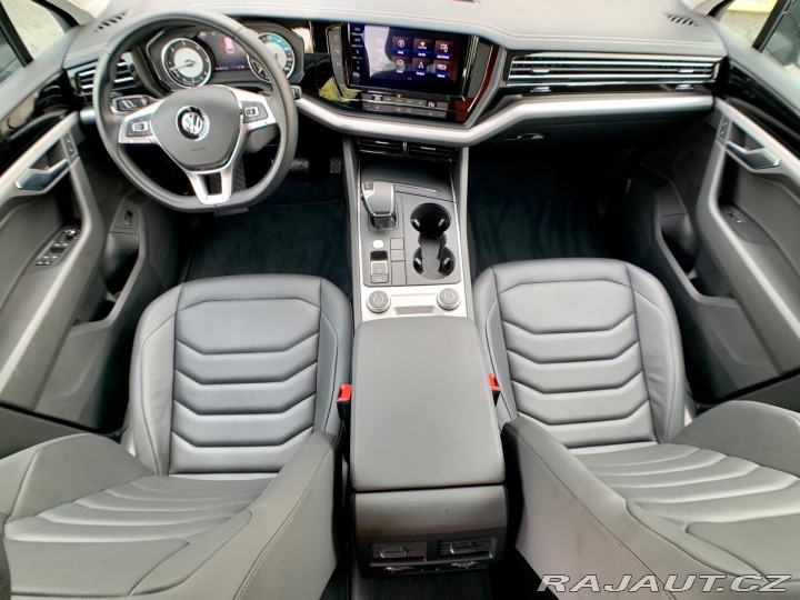 Volkswagen Touareg 3.0 TDI kůže VZDUCH Tažné 2020