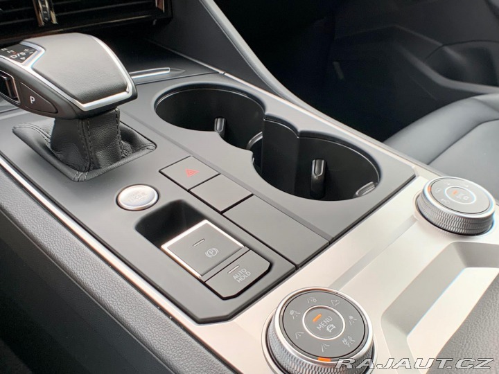 Volkswagen Touareg 3.0 TDI kůže VZDUCH Tažné 2020