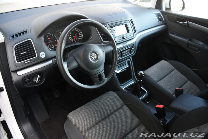 Volkswagen Sharan 2,0TDi 103kW NAVI 7MÍST 2012