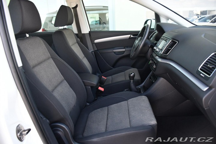 Volkswagen Sharan 2,0TDi 103kW NAVI 7MÍST 2012