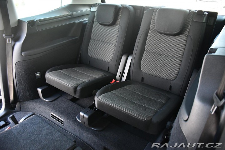 Volkswagen Sharan 2,0TDi 103kW NAVI 7MÍST 2012