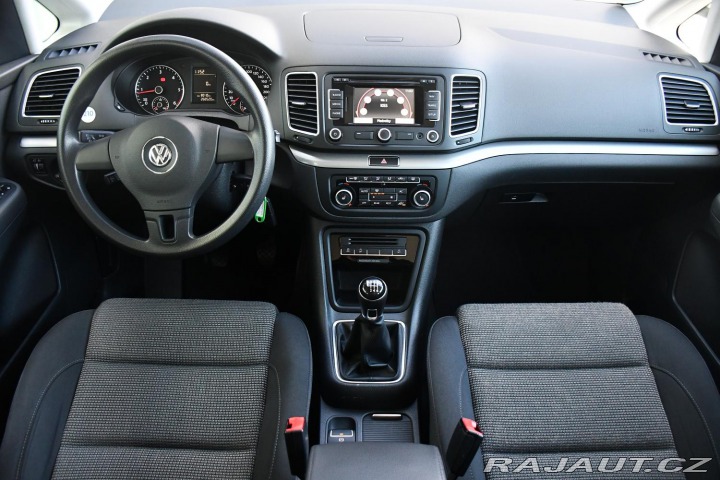 Volkswagen Sharan 2,0TDi 103kW NAVI 7MÍST 2012