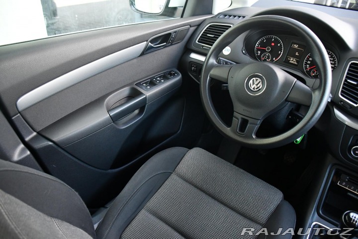 Volkswagen Sharan 2,0TDi 103kW NAVI 7MÍST 2012