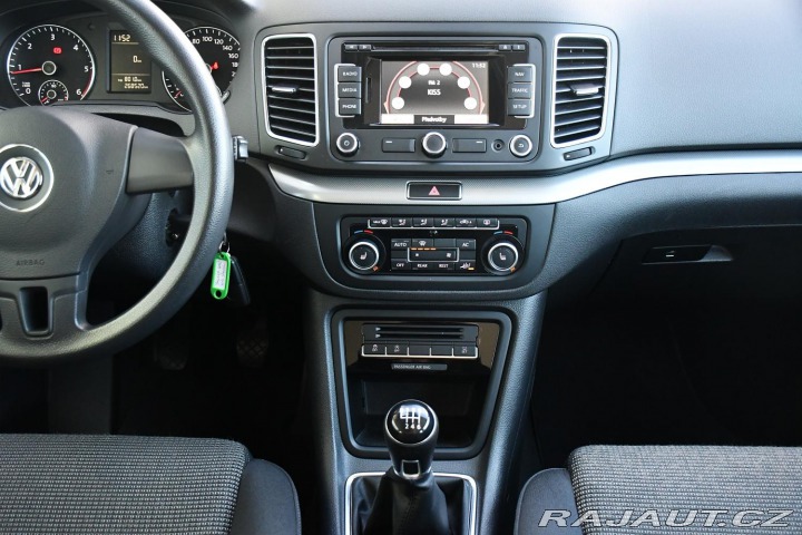 Volkswagen Sharan 2,0TDi 103kW NAVI 7MÍST 2012