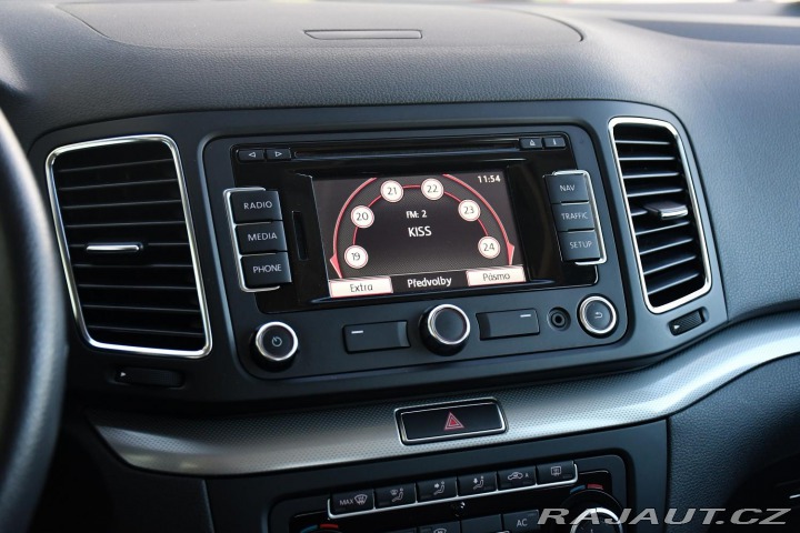 Volkswagen Sharan 2,0TDi 103kW NAVI 7MÍST 2012