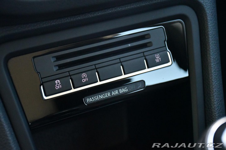 Volkswagen Sharan 2,0TDi 103kW NAVI 7MÍST 2012