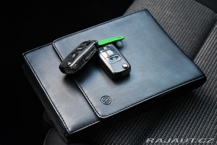 Volkswagen Sharan 2,0TDi 103kW NAVI 7MÍST 2012