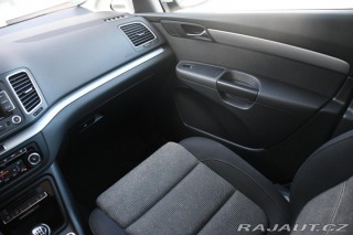 Volkswagen Sharan 2,0TDi 103kW NAVI 7MÍST 2012