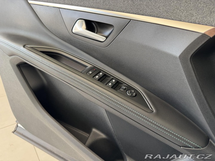 Peugeot 5008 1,2PT 130*ALLURE*7míst*Ta 2021