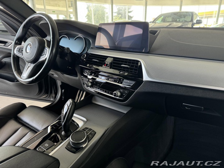 BMW 5 530i xDrive*M-SPORT*HeadU 2017