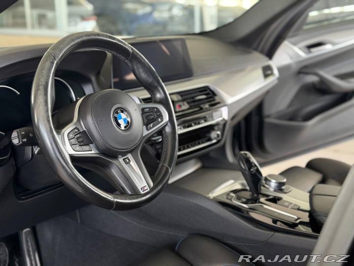 BMW 5 530i xDrive*M-SPORT*HeadU 2017