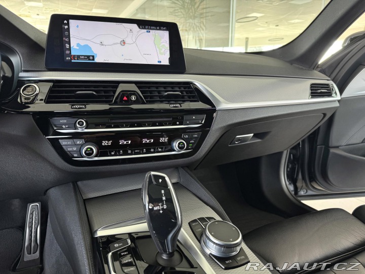 BMW 5 530i xDrive*M-SPORT*HeadU 2017