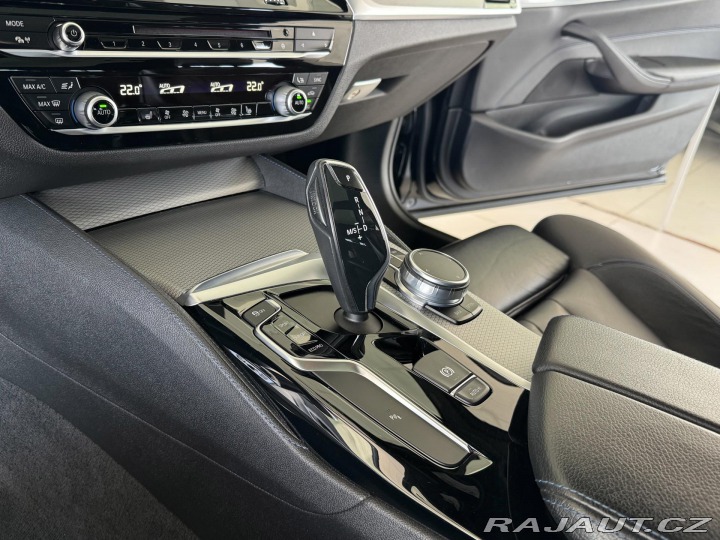 BMW 5 530i xDrive*M-SPORT*REZER 2017