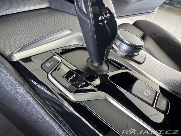 BMW 5 530i xDrive*M-SPORT*REZER 2017