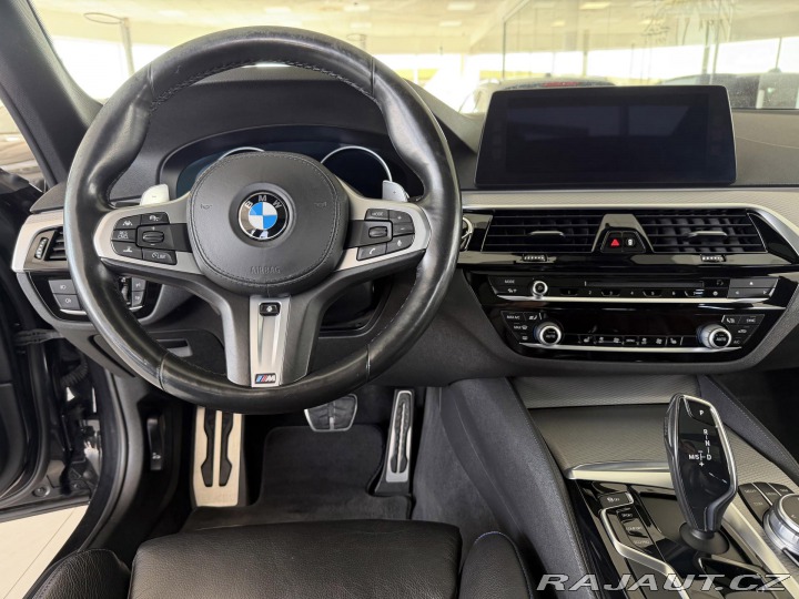 BMW 5 530i xDrive*M-SPORT*HeadU 2017