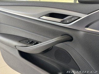 BMW 5 530i xDrive*M-SPORT*HeadU 2017