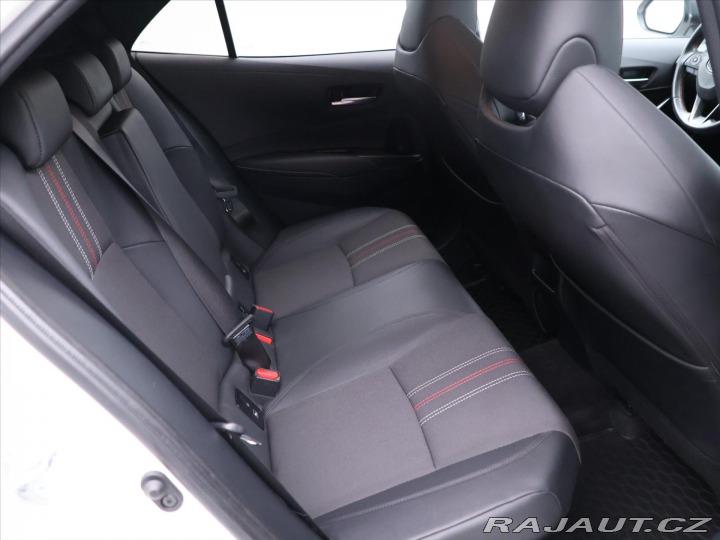 Toyota Corolla 1,8 e-CVT HYBRID GR SPORT 2021