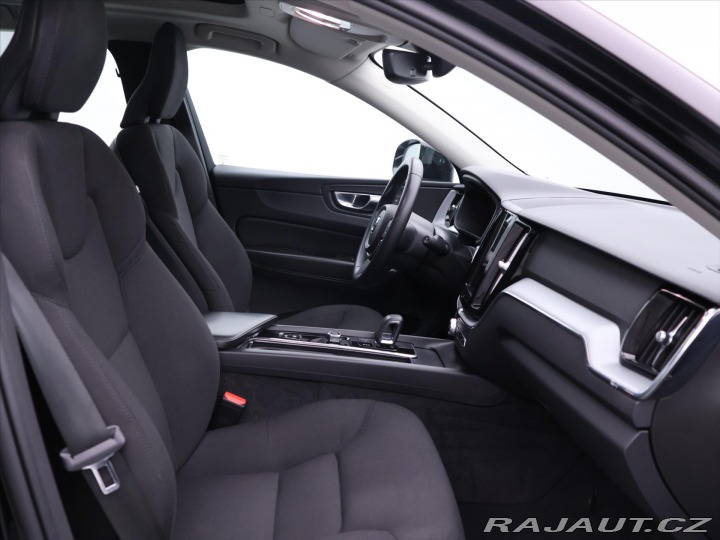 Volvo XC60 2,0 B4 145kW Aut. Momentu 2021