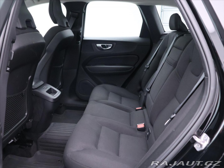 Volvo XC60 2,0 B4 145kW Aut. Momentu 2021