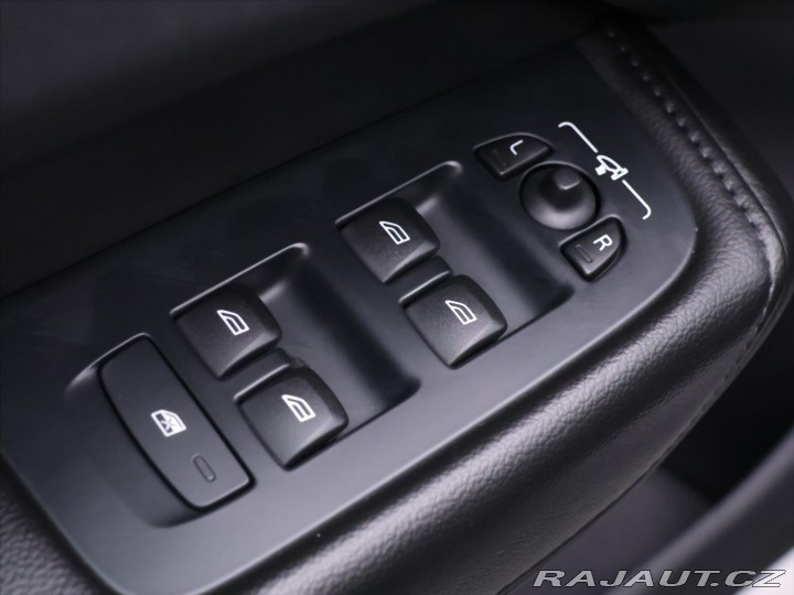 Volvo XC60 2,0 B4 145kW Aut. Momentu 2021