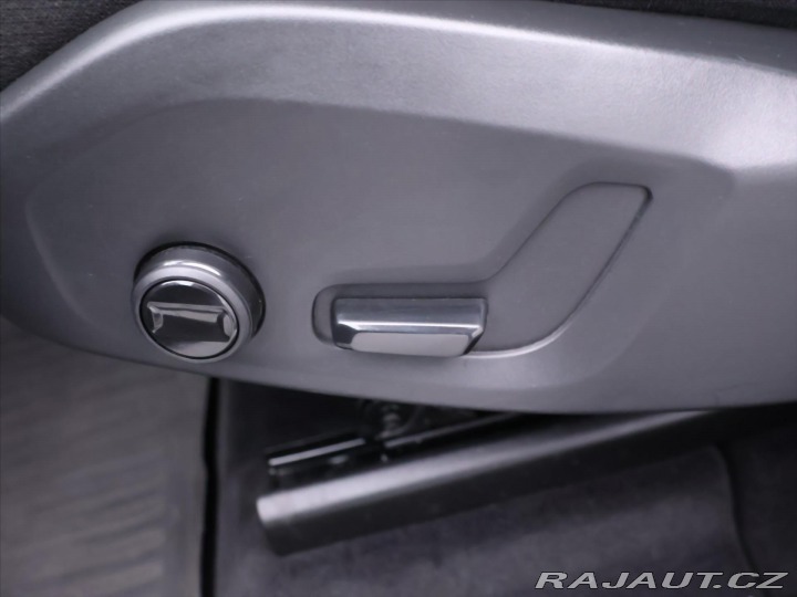 Volvo XC60 2,0 B4 145kW Aut. Momentu 2021