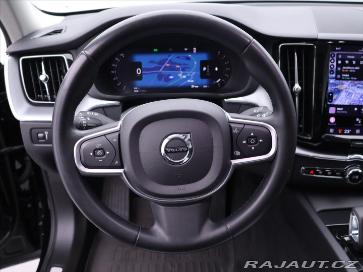 Volvo XC60 2,0 B4 145kW Aut. Momentu 2021