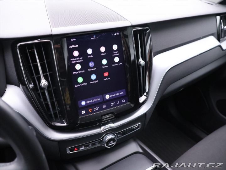 Volvo XC60 2,0 B4 145kW Aut. Momentu 2021