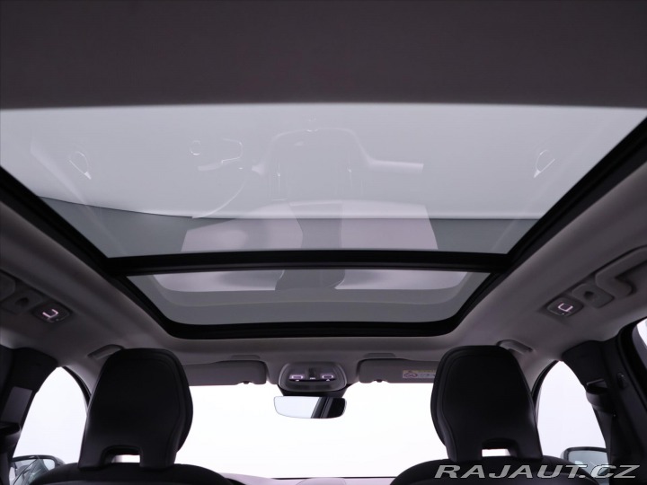 Volvo XC60 2,0 B4 145kW Aut. Momentu 2021