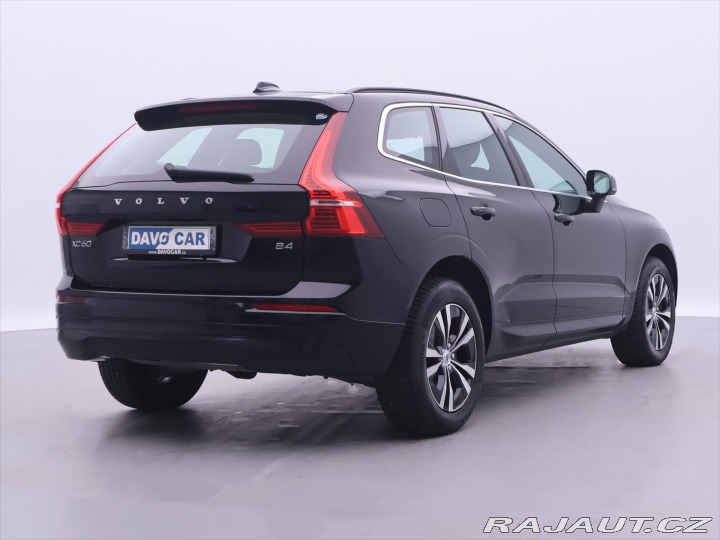 Volvo XC60 2,0 B4 145kW Aut. Momentu 2021