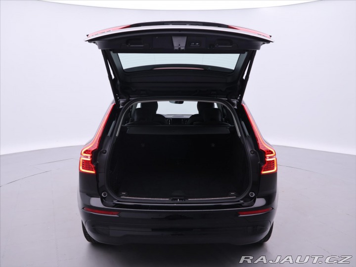 Volvo XC60 2,0 B4 145kW Aut. Momentu 2021