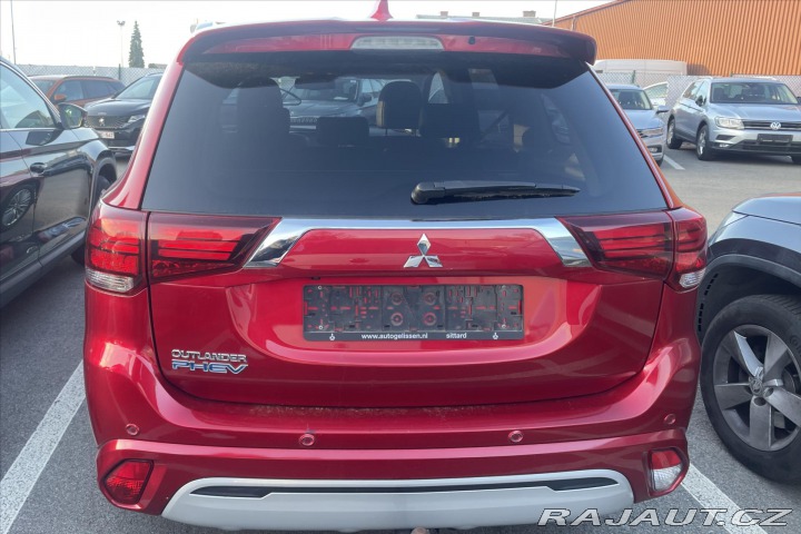 Mitsubishi Outlander 2,4 PHEV Intense+ 4WD VŮZ 2021
