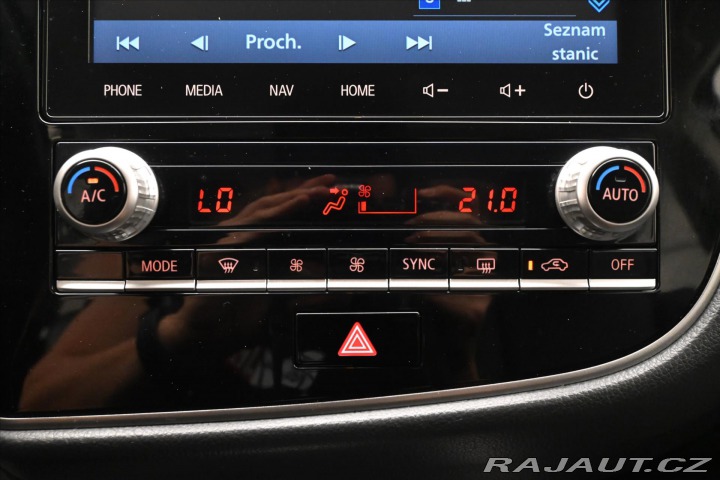 Mitsubishi Outlander 2,4 PHEV Intense+ 4WD Zár 2021