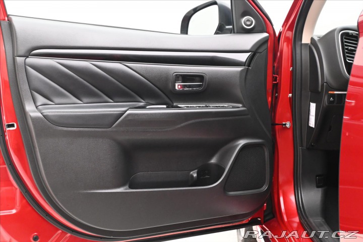 Mitsubishi Outlander 2,4 PHEV Intense+ 4WD Zár 2021