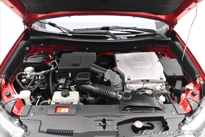 Mitsubishi Outlander 2,4 PHEV Intense+ 4WD Zár 2021